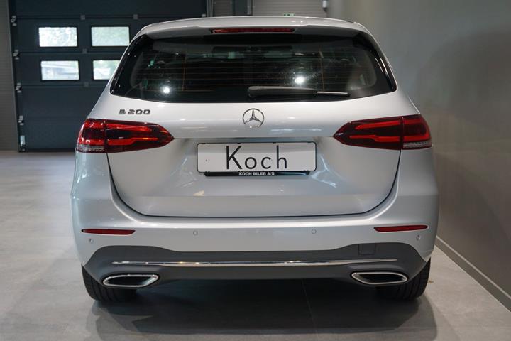 Sølv Mercedes B200 fra 2019