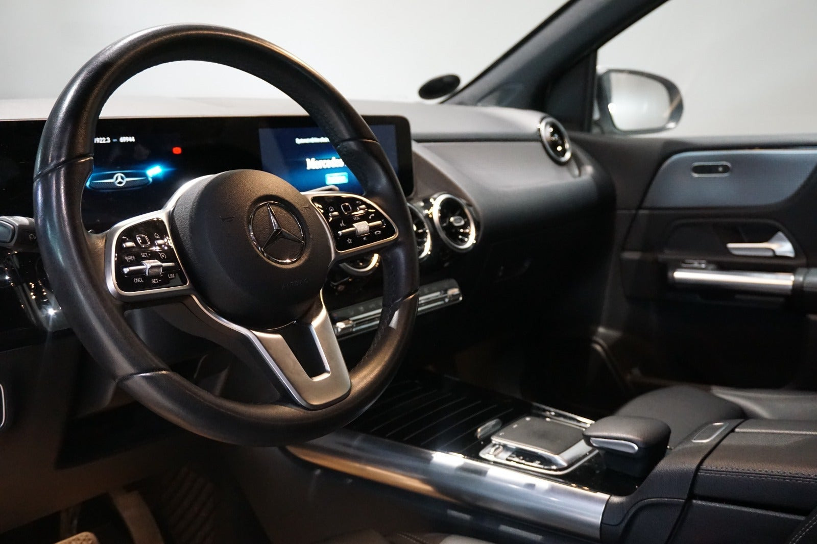 Sølv Mercedes B200 fra 2019