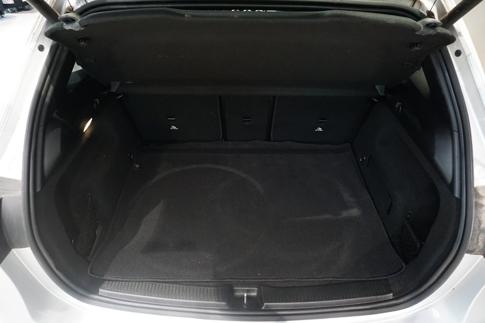 Sølv Mercedes B200 fra 2019