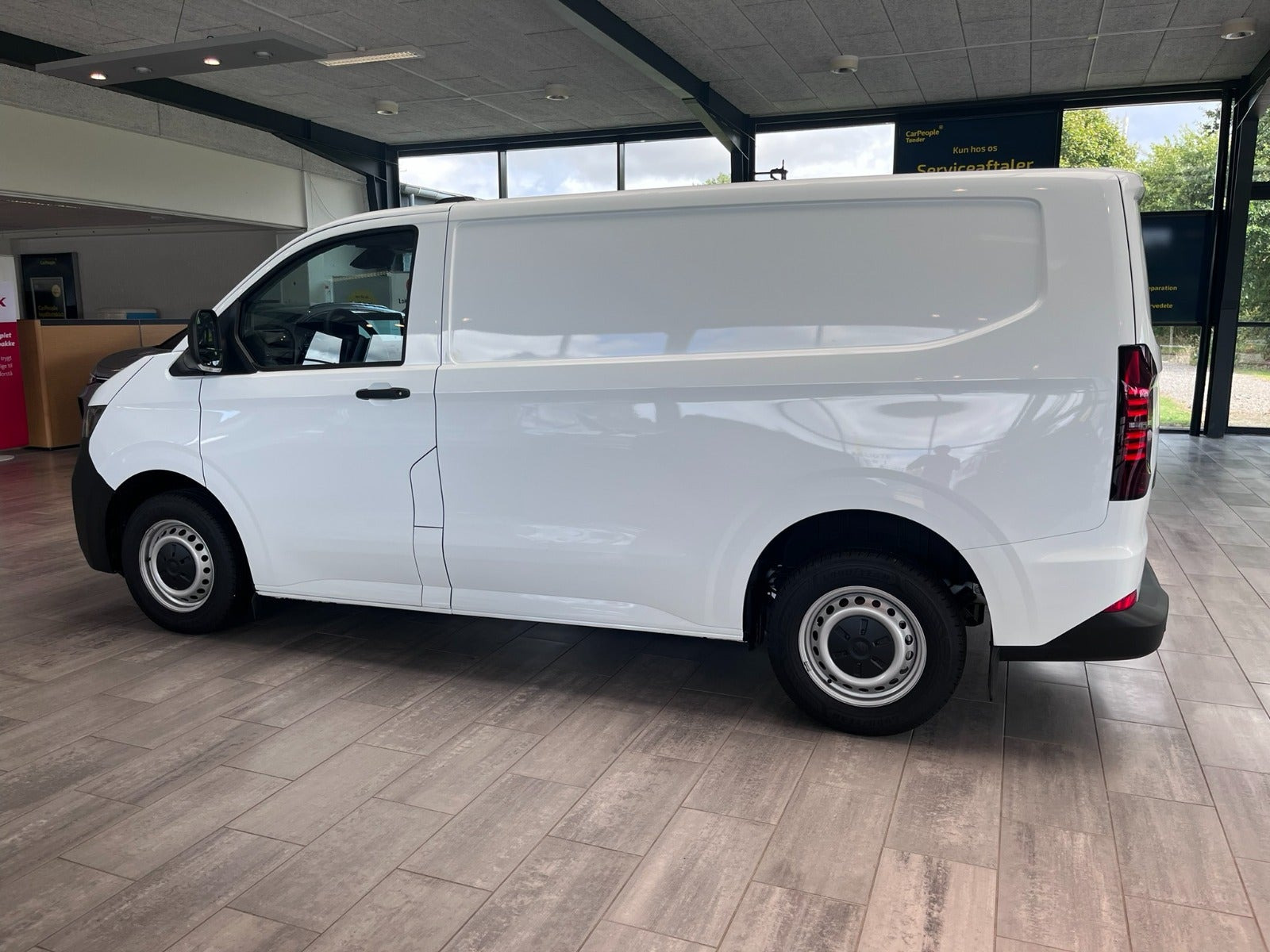 Hvid VW e-Transporter fra 2025