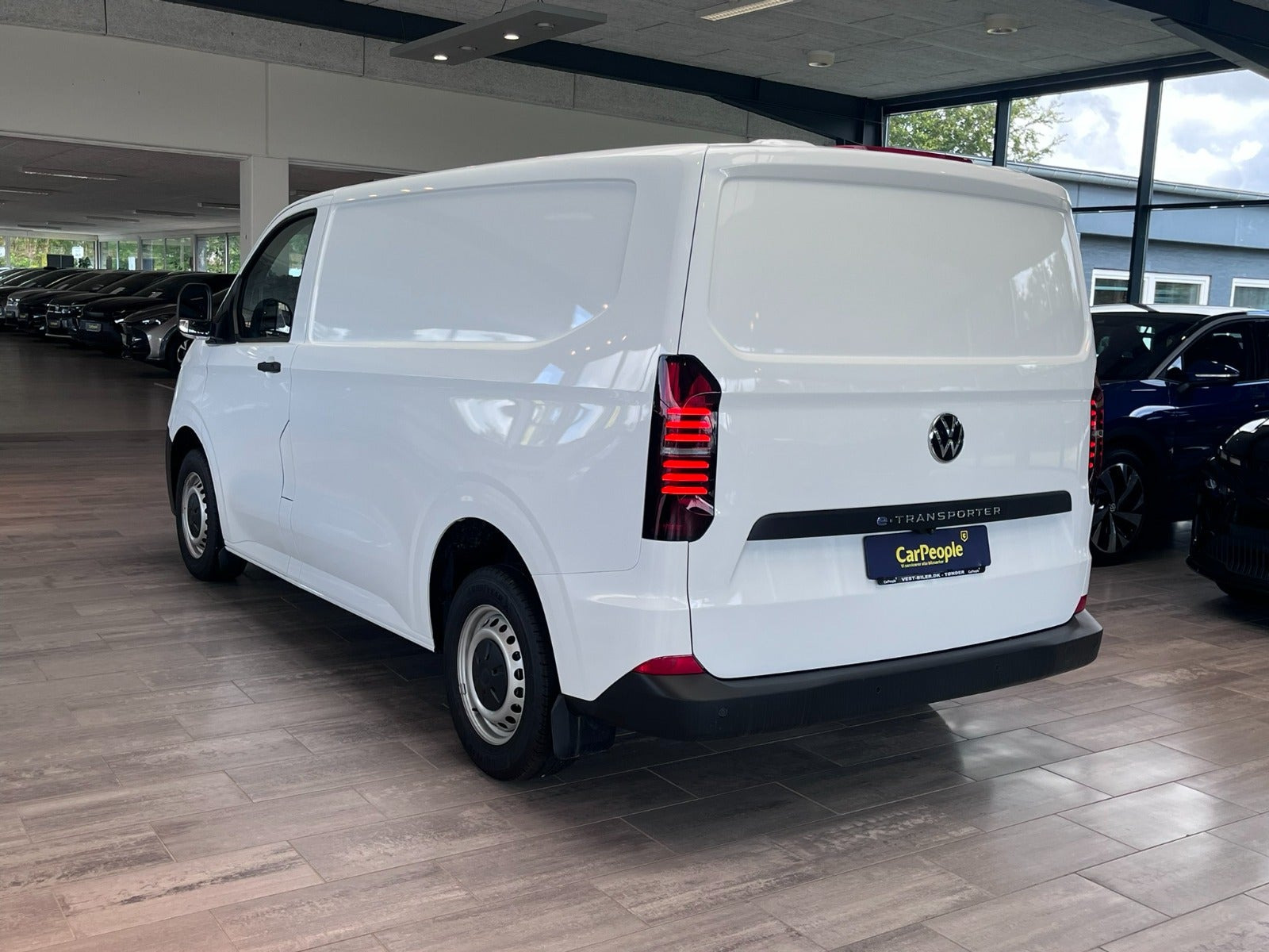 Hvid VW e-Transporter fra 2025