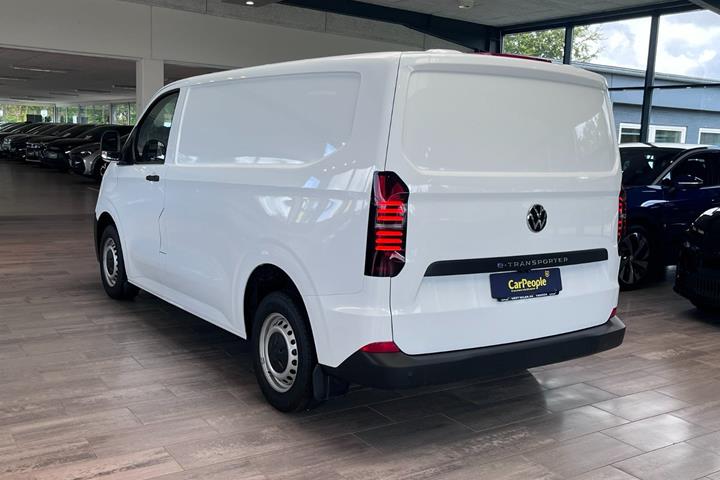 Hvid VW e-Transporter fra 2025