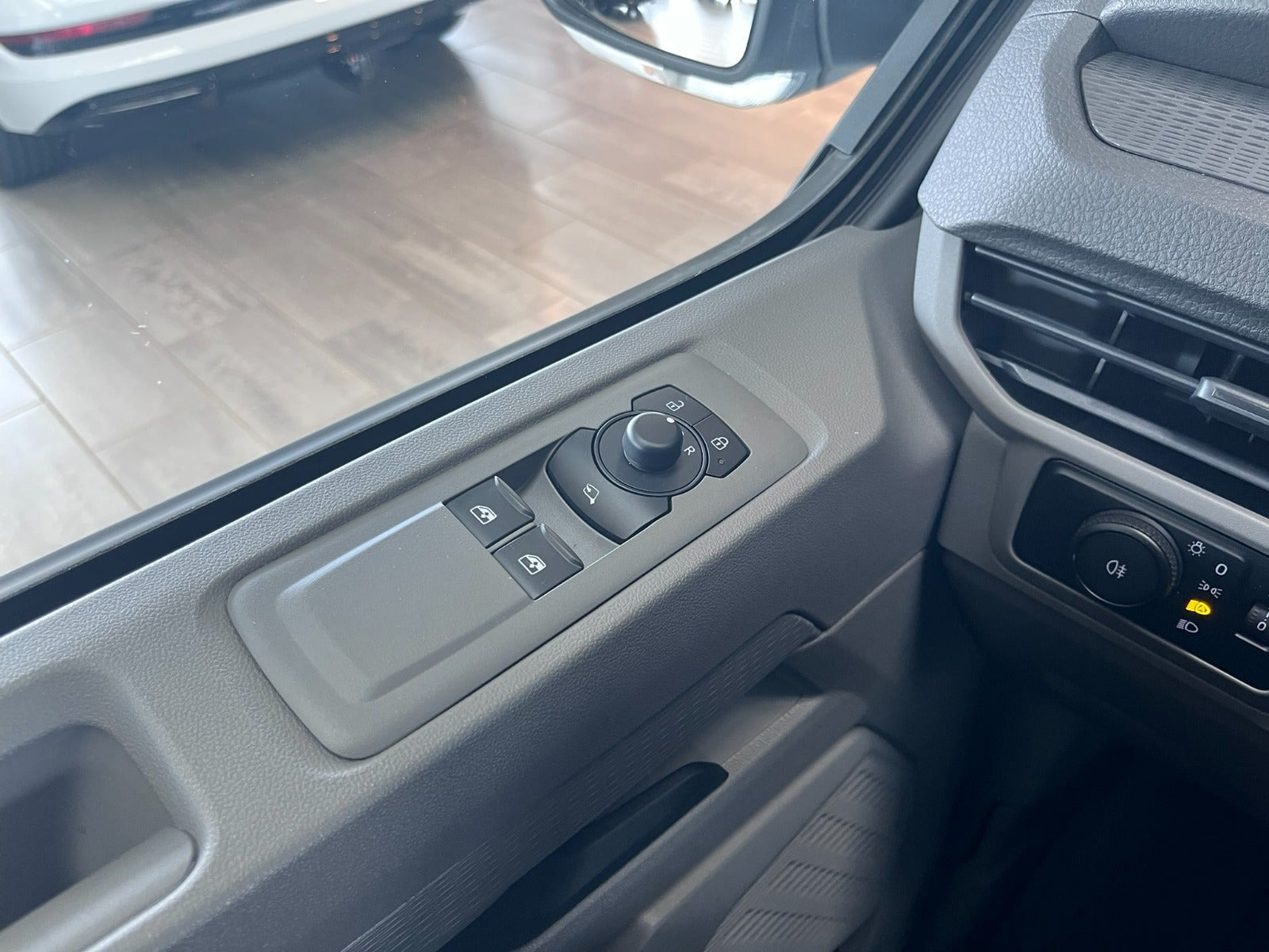 Hvid VW e-Transporter fra 2025