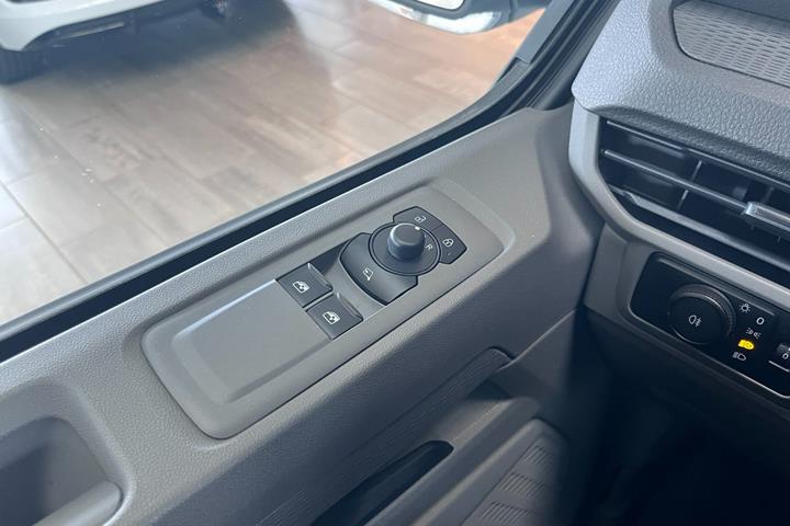 Hvid VW e-Transporter fra 2025