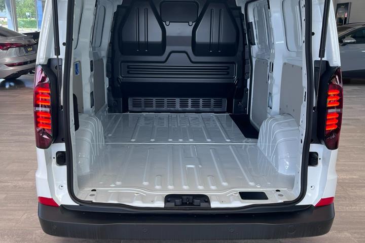 Hvid VW e-Transporter fra 2025