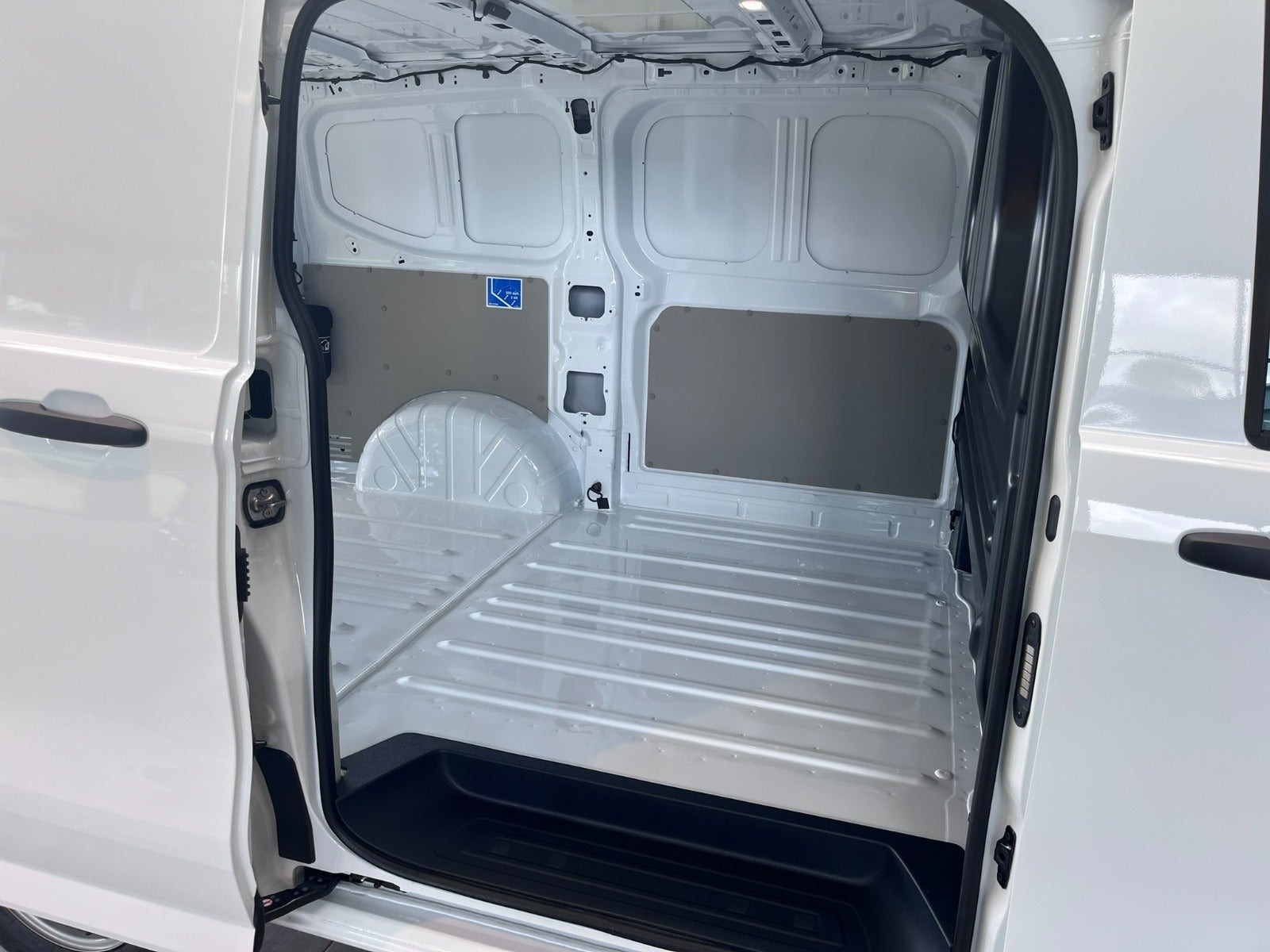 Hvid VW e-Transporter fra 2025