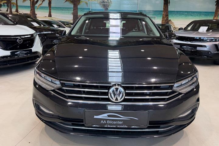 Sort VW Passat fra 2020