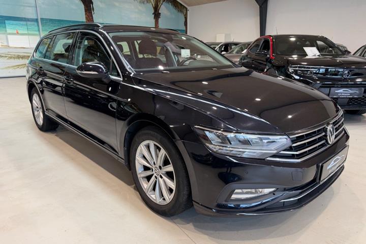 Sort VW Passat fra 2020