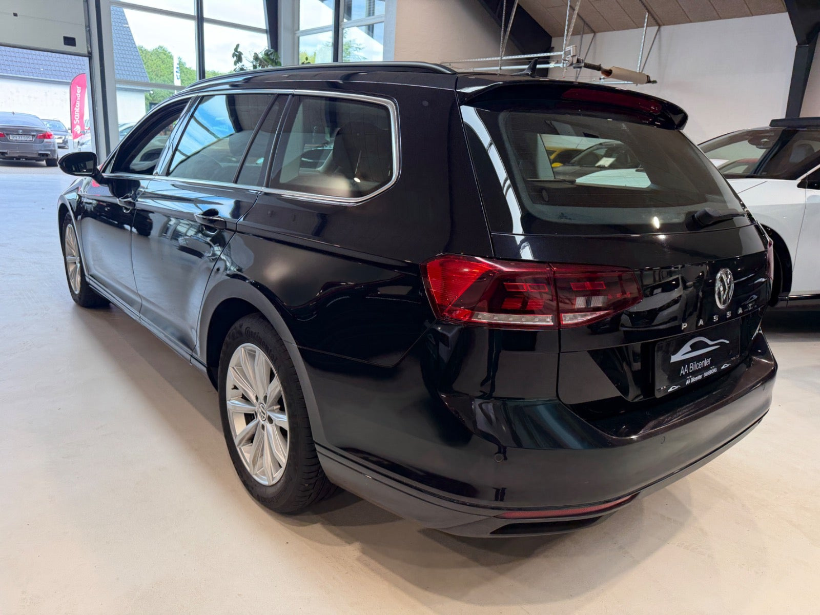 Sort VW Passat fra 2020