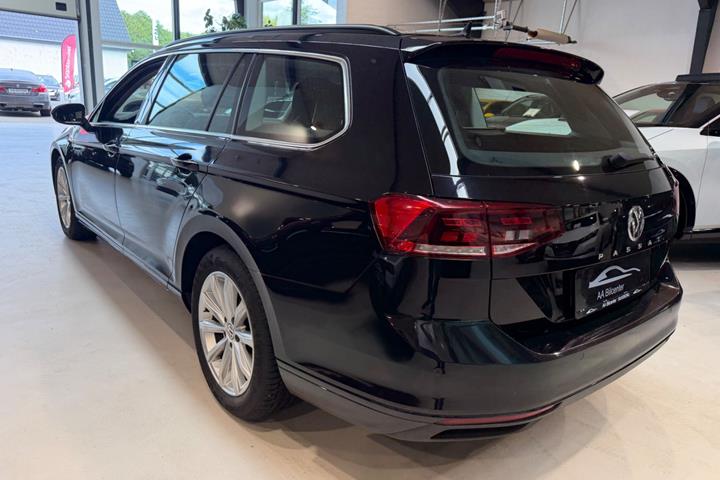 Sort VW Passat fra 2020