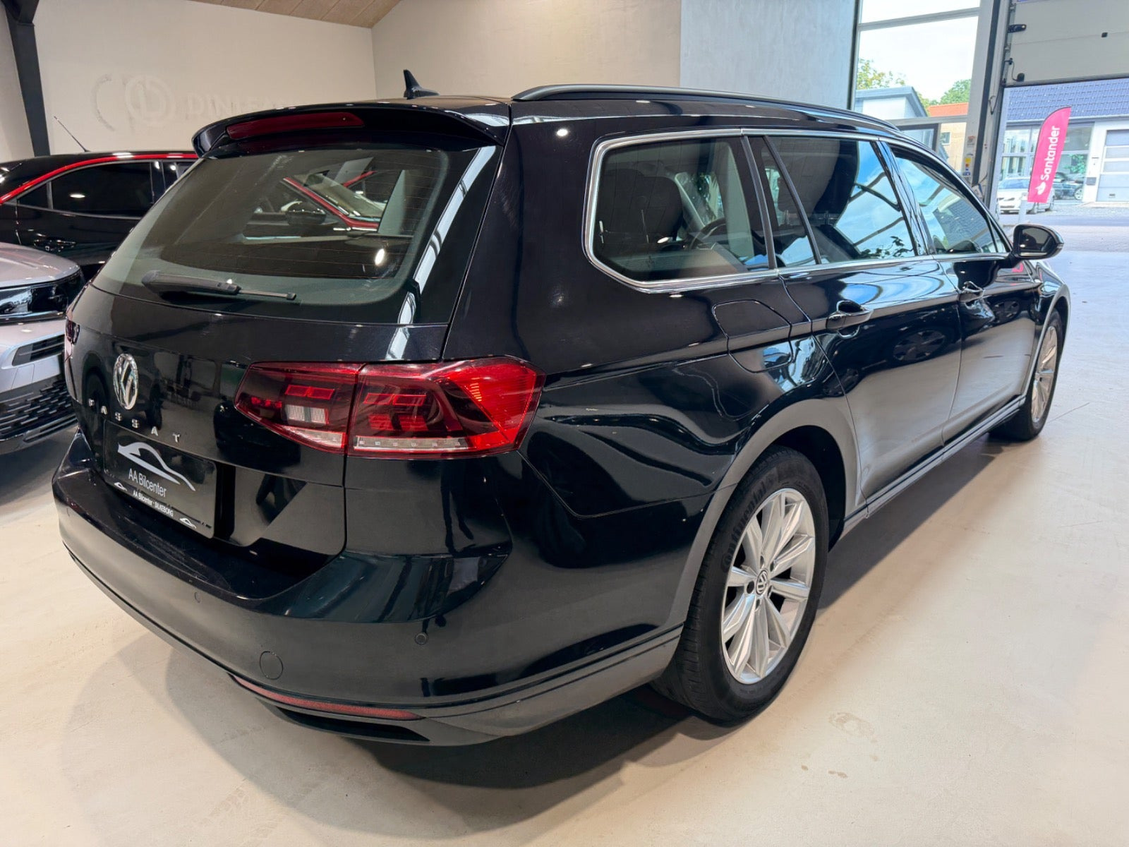 Sort VW Passat fra 2020