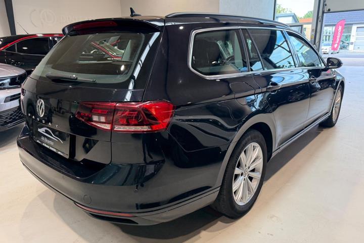Sort VW Passat fra 2020