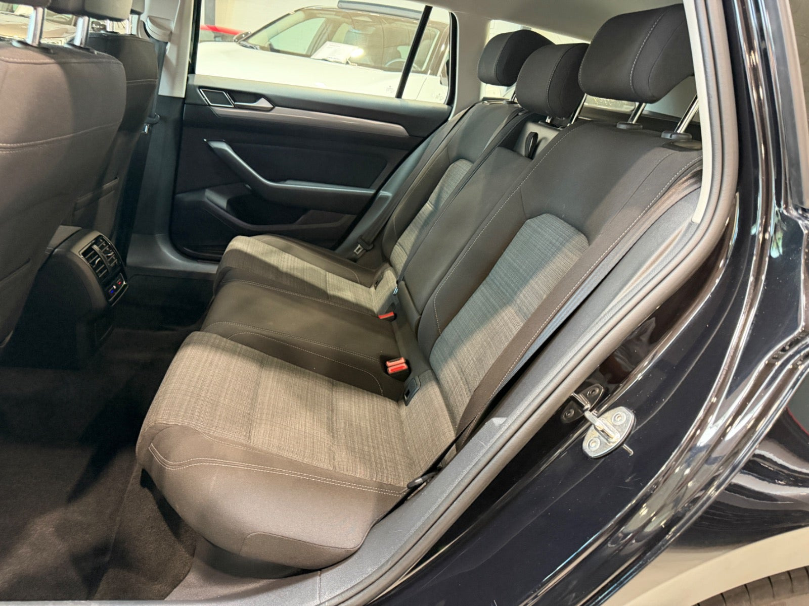 Sort VW Passat fra 2020