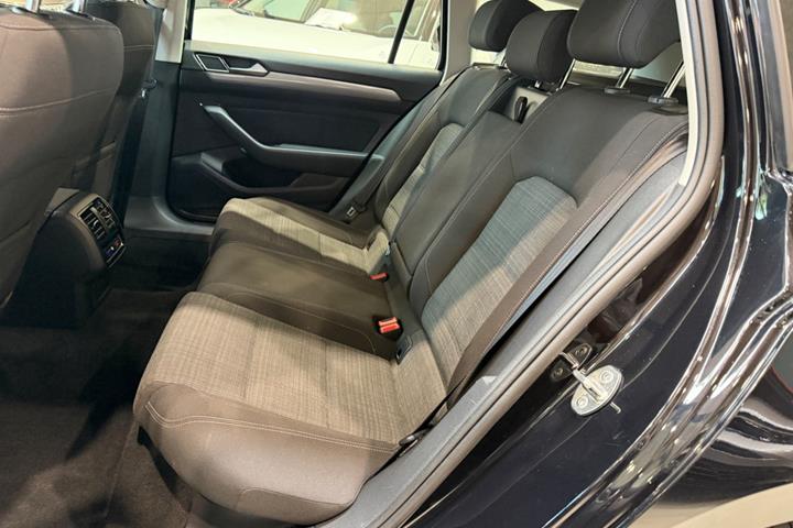 Sort VW Passat fra 2020