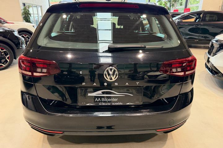 Sort VW Passat fra 2020