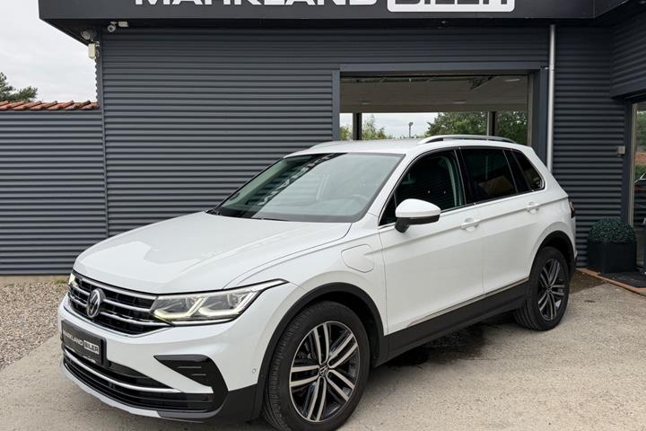 Hvid VW Tiguan fra 2021