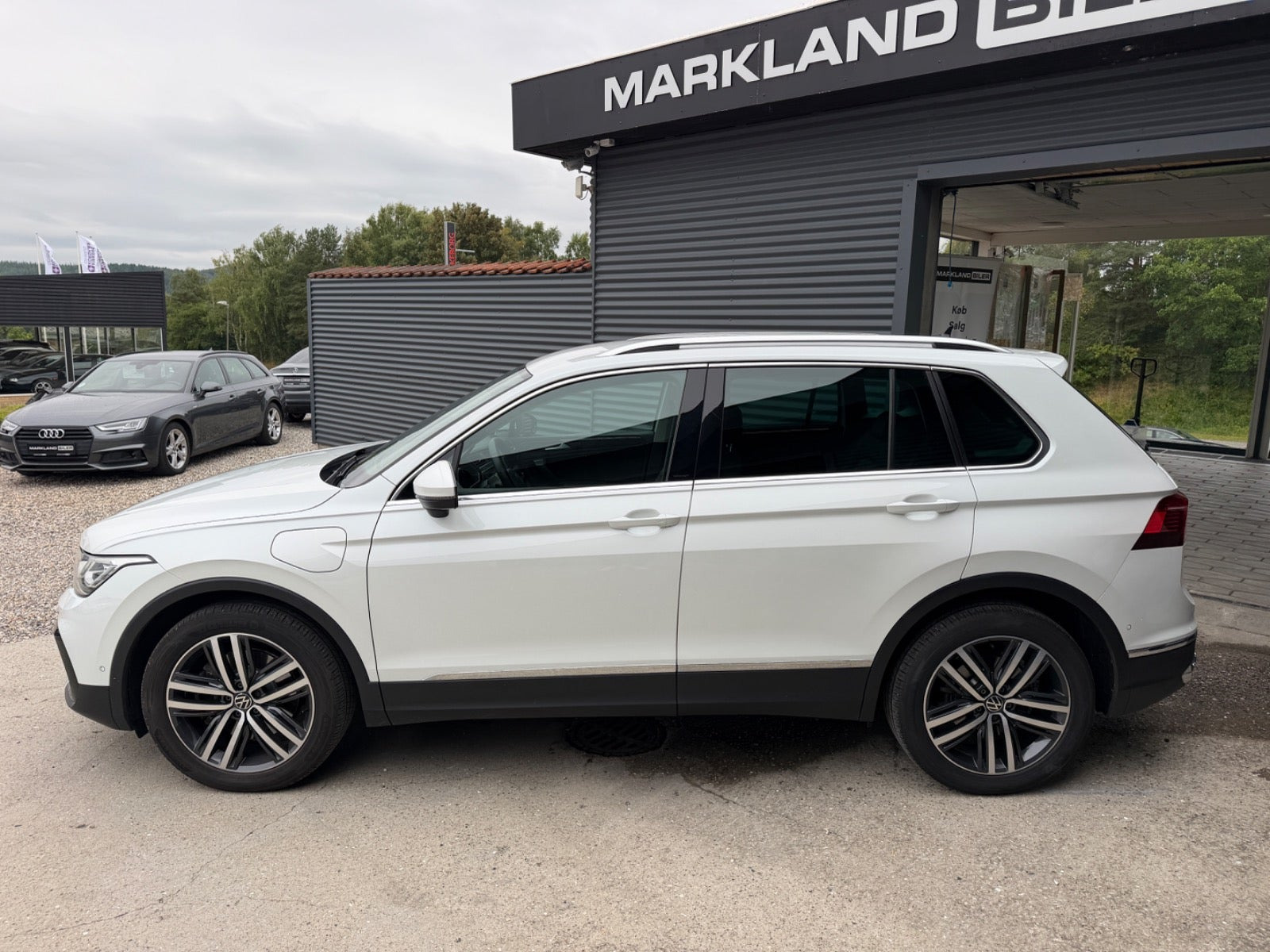 Hvid VW Tiguan fra 2021