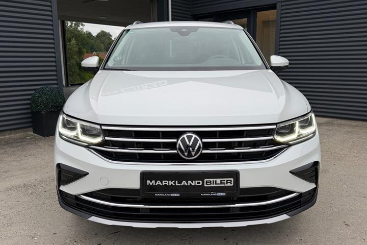 Hvid VW Tiguan fra 2021