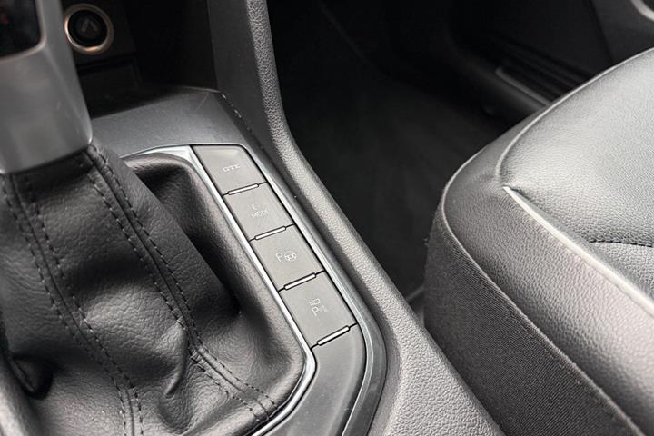 Hvid VW Tiguan fra 2021
