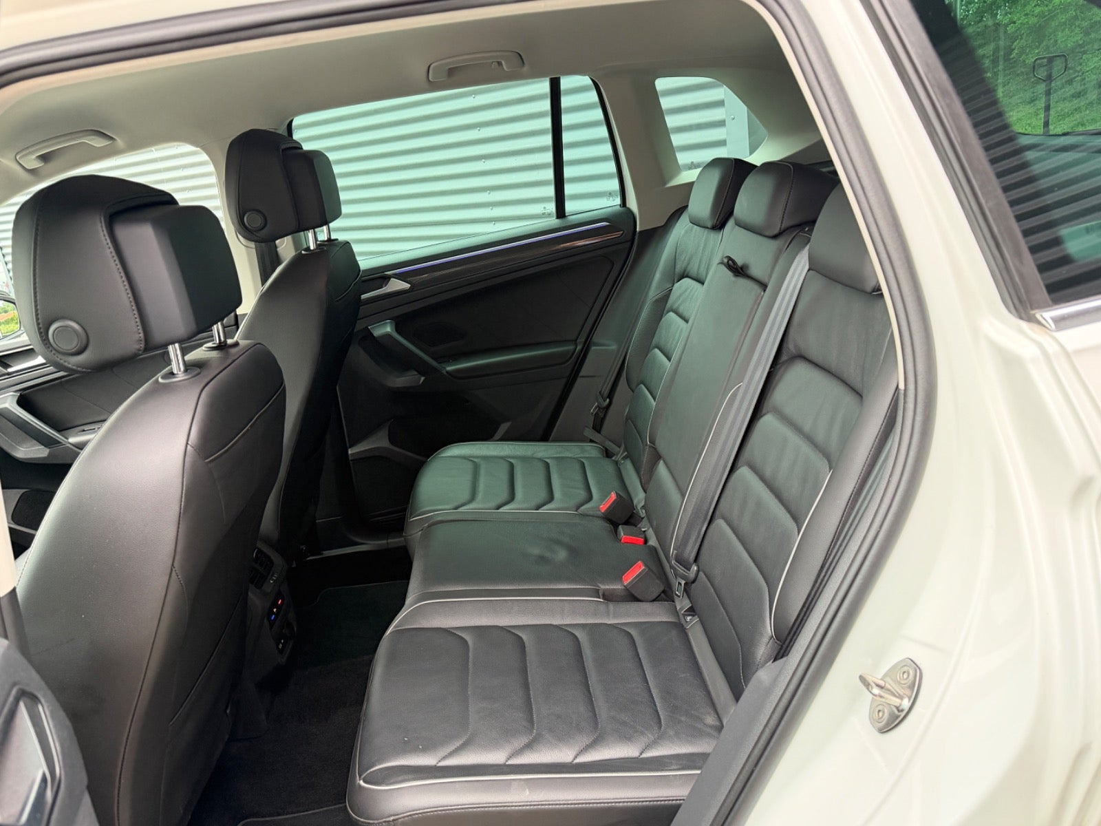 Hvid VW Tiguan fra 2021