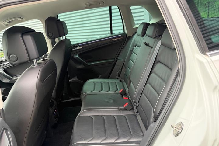 Hvid VW Tiguan fra 2021