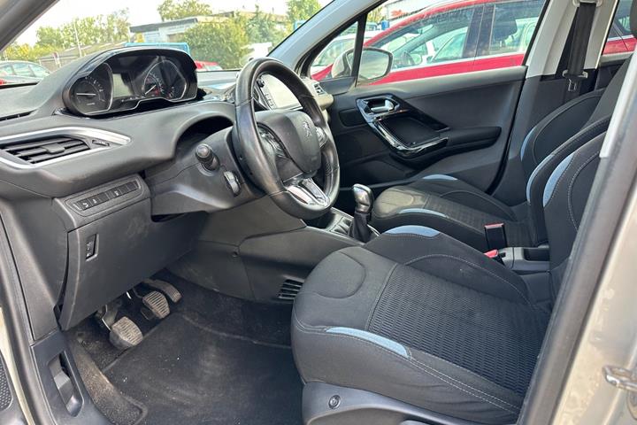 Sølv Peugeot 208 fra 2015
