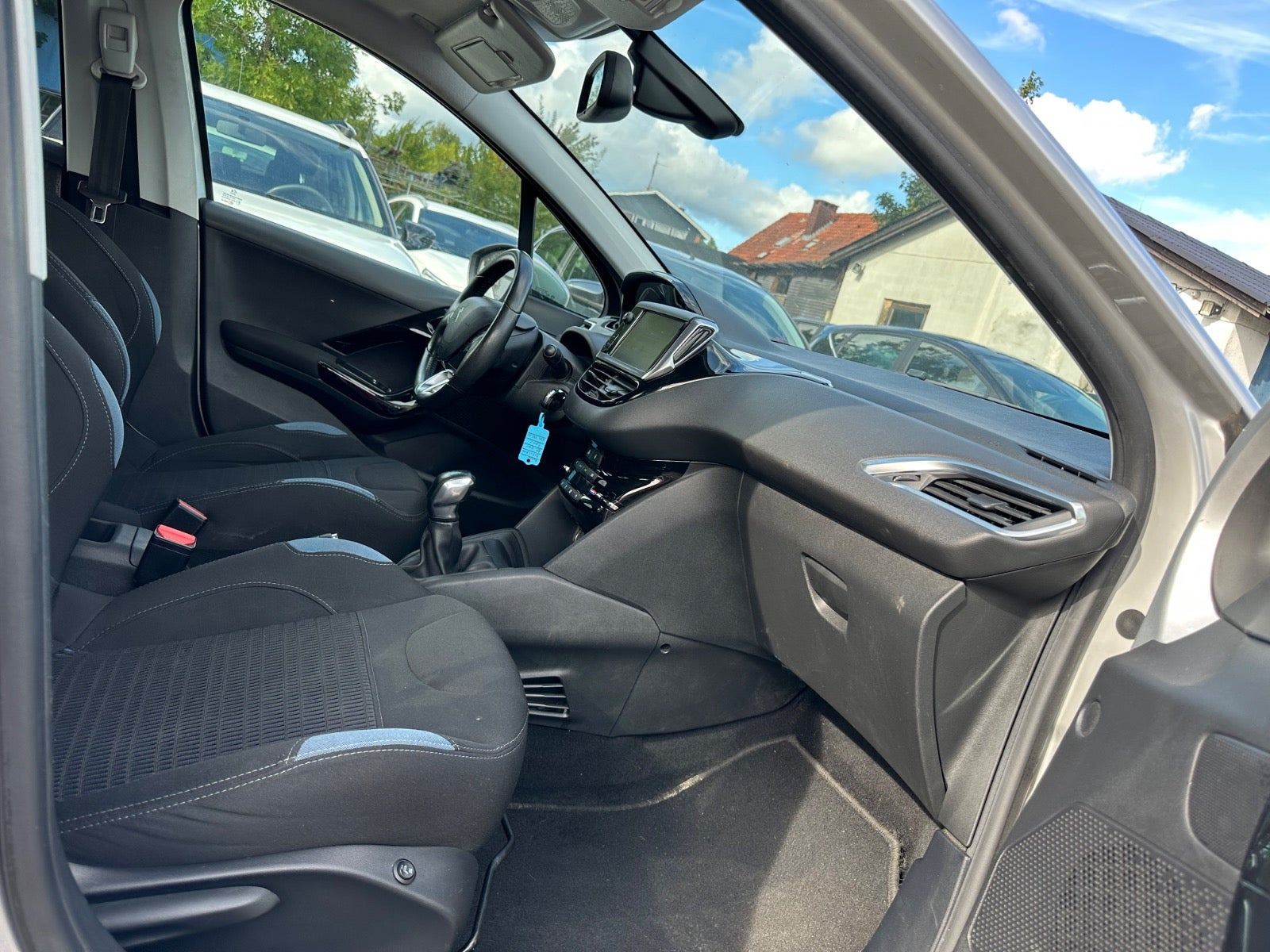 Sølv Peugeot 208 fra 2015