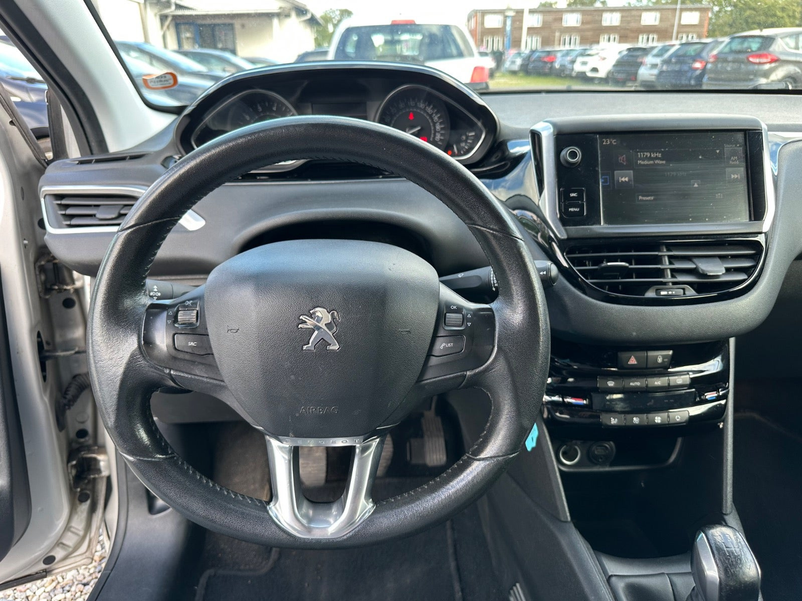 Sølv Peugeot 208 fra 2015