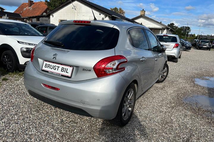Sølv Peugeot 208 fra 2015