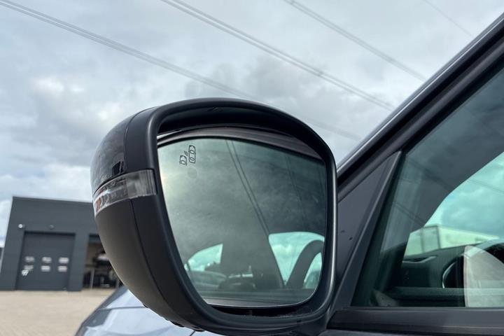 Grå Opel Mokka-e fra 2025