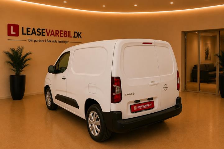 Hvid Opel Combo-e fra 2023