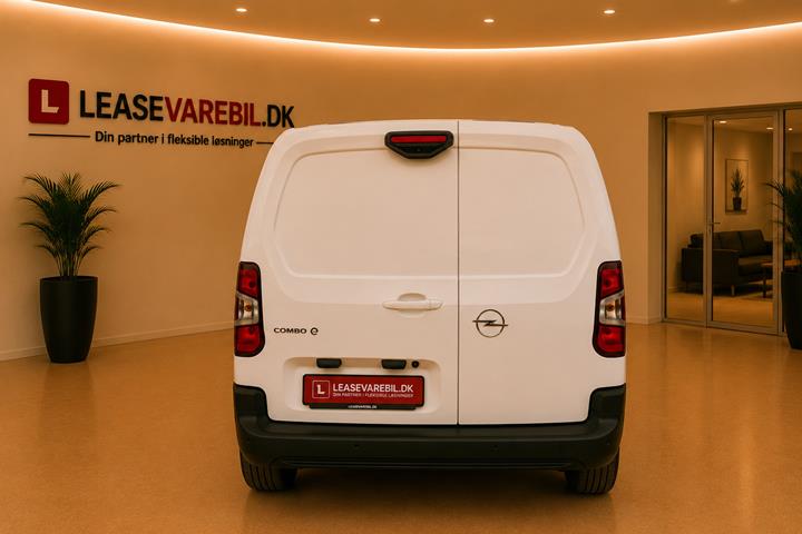 Hvid Opel Combo-e fra 2023