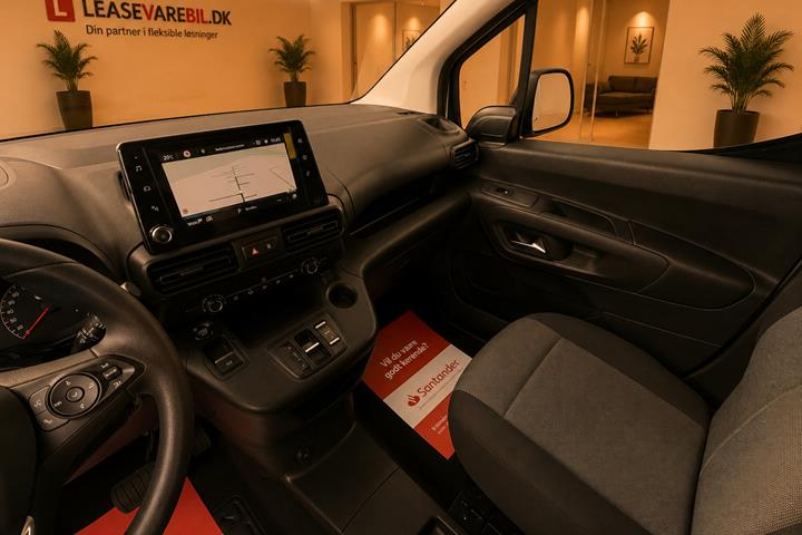 Hvid Opel Combo-e fra 2023