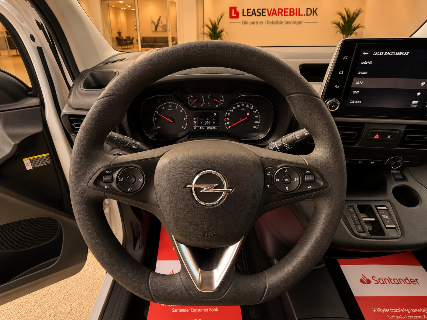 Hvid Opel Combo-e fra 2023