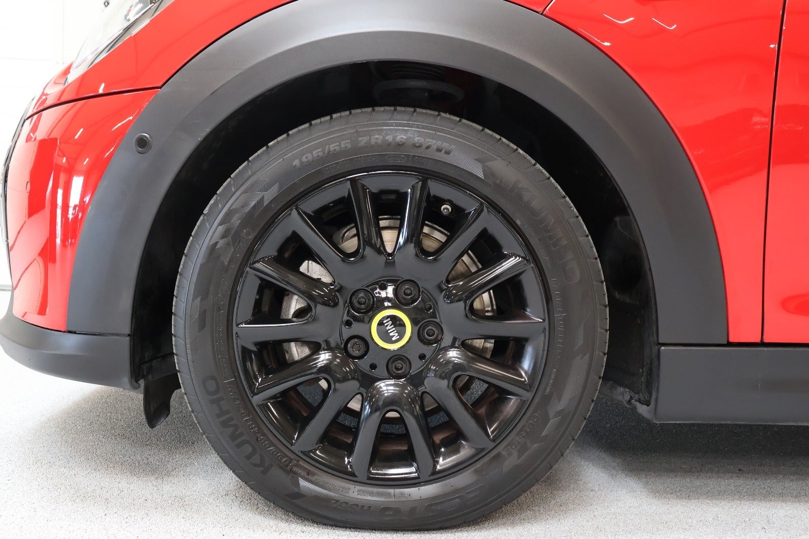 Rød Mini Cooper SE fra 2022
