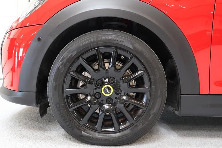 Rød Mini Cooper SE fra 2022