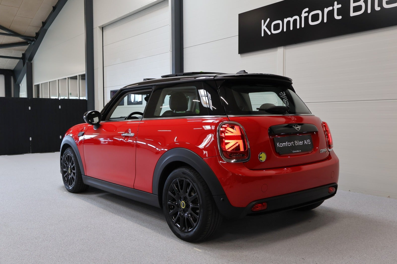 Rød Mini Cooper SE fra 2022