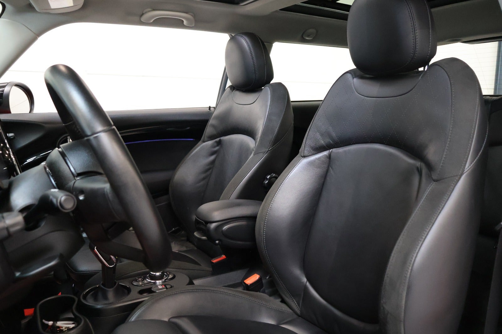 Rød Mini Cooper SE fra 2022