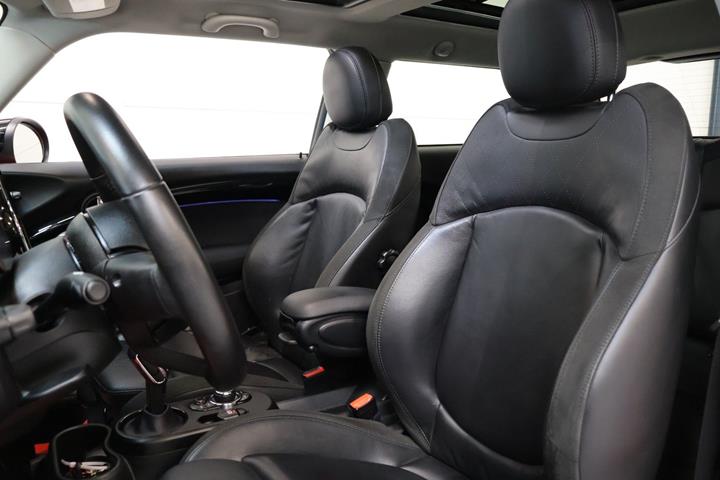Rød Mini Cooper SE fra 2022