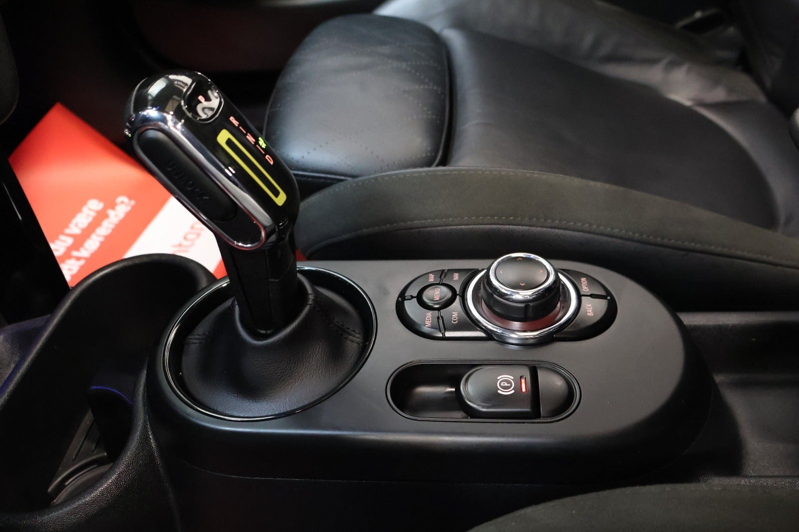Rød Mini Cooper SE fra 2022