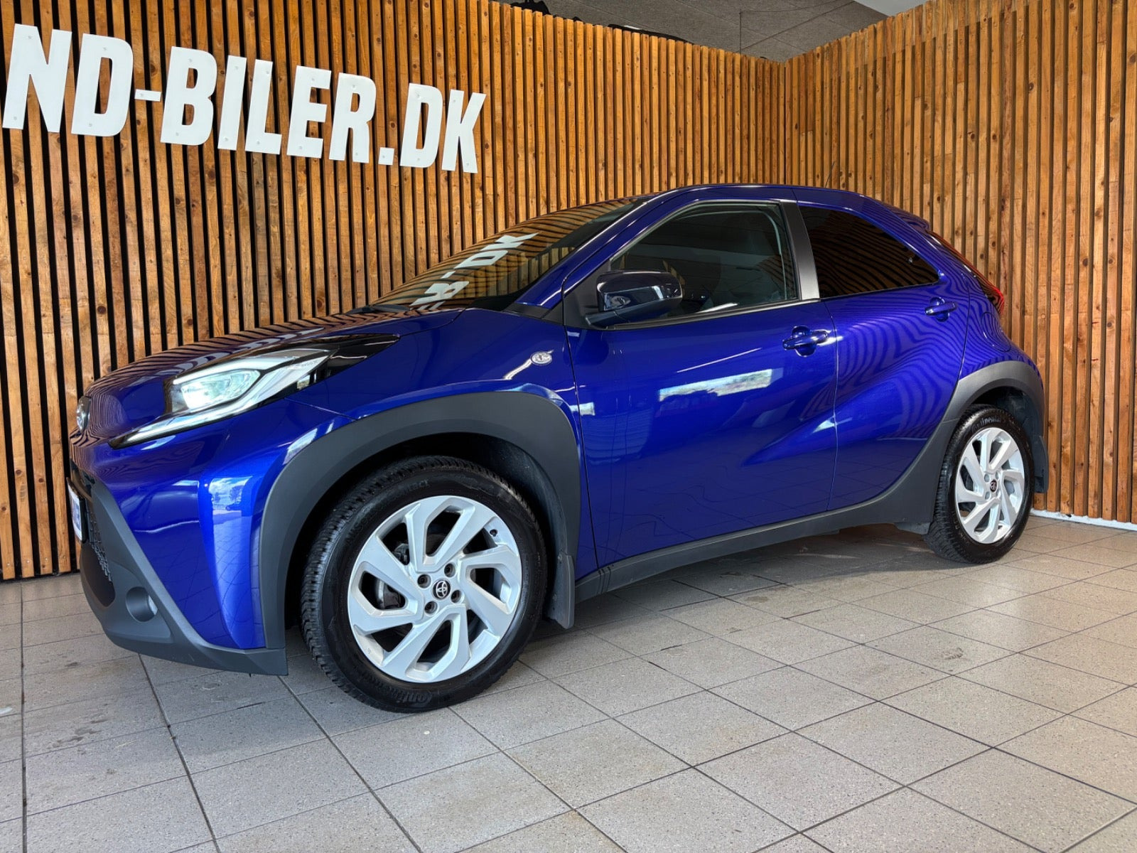 Blå Toyota Aygo X fra 2023