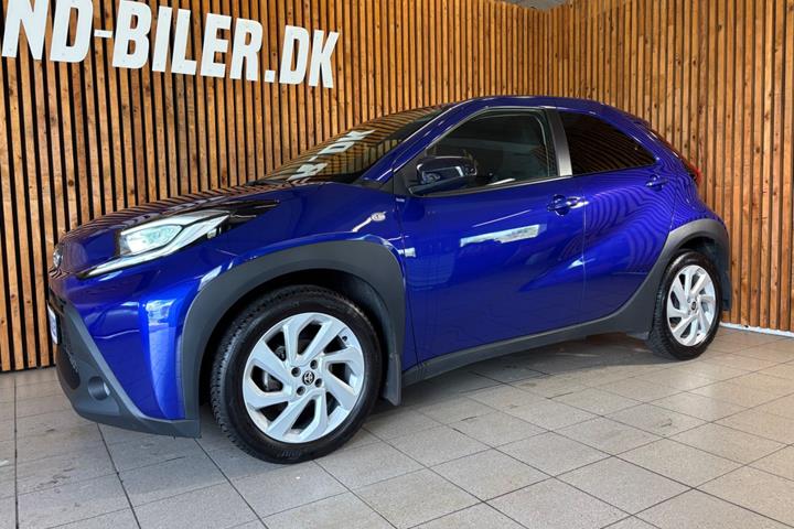 Blå Toyota Aygo X fra 2023
