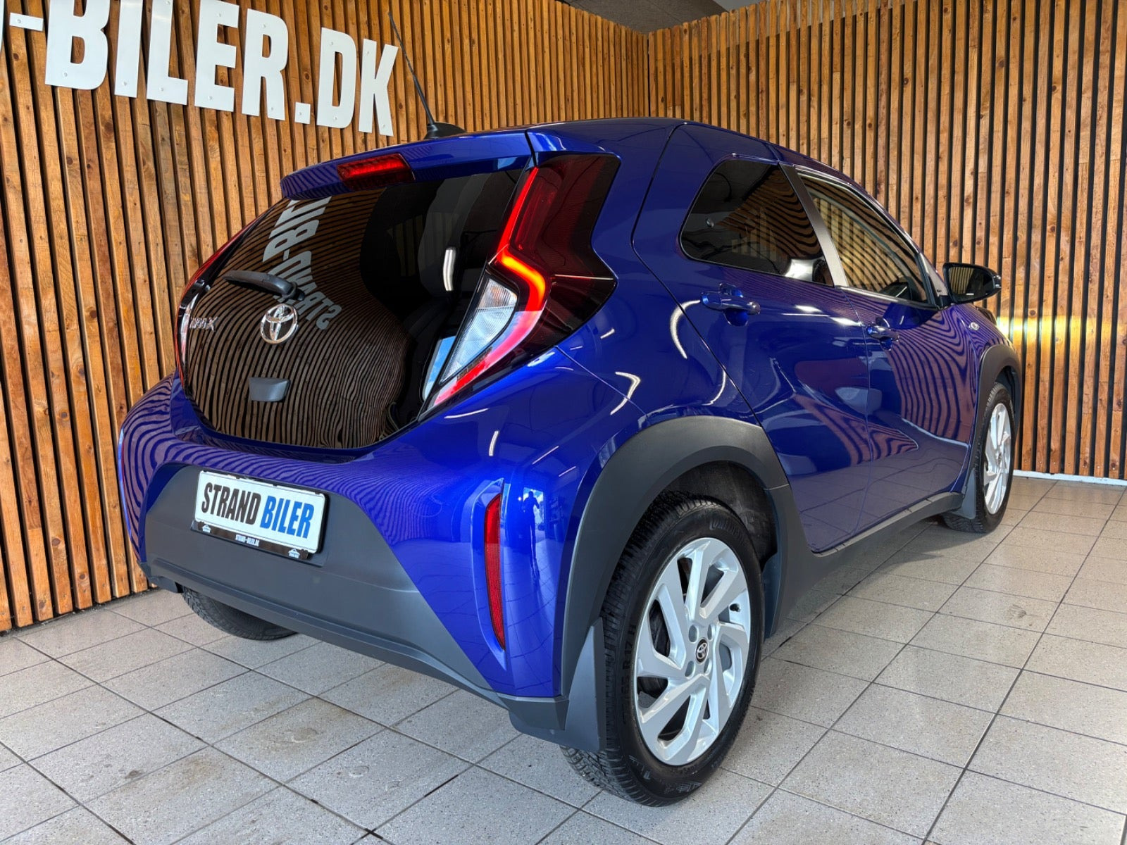 Blå Toyota Aygo X fra 2023