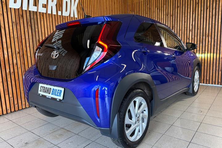 Blå Toyota Aygo X fra 2023