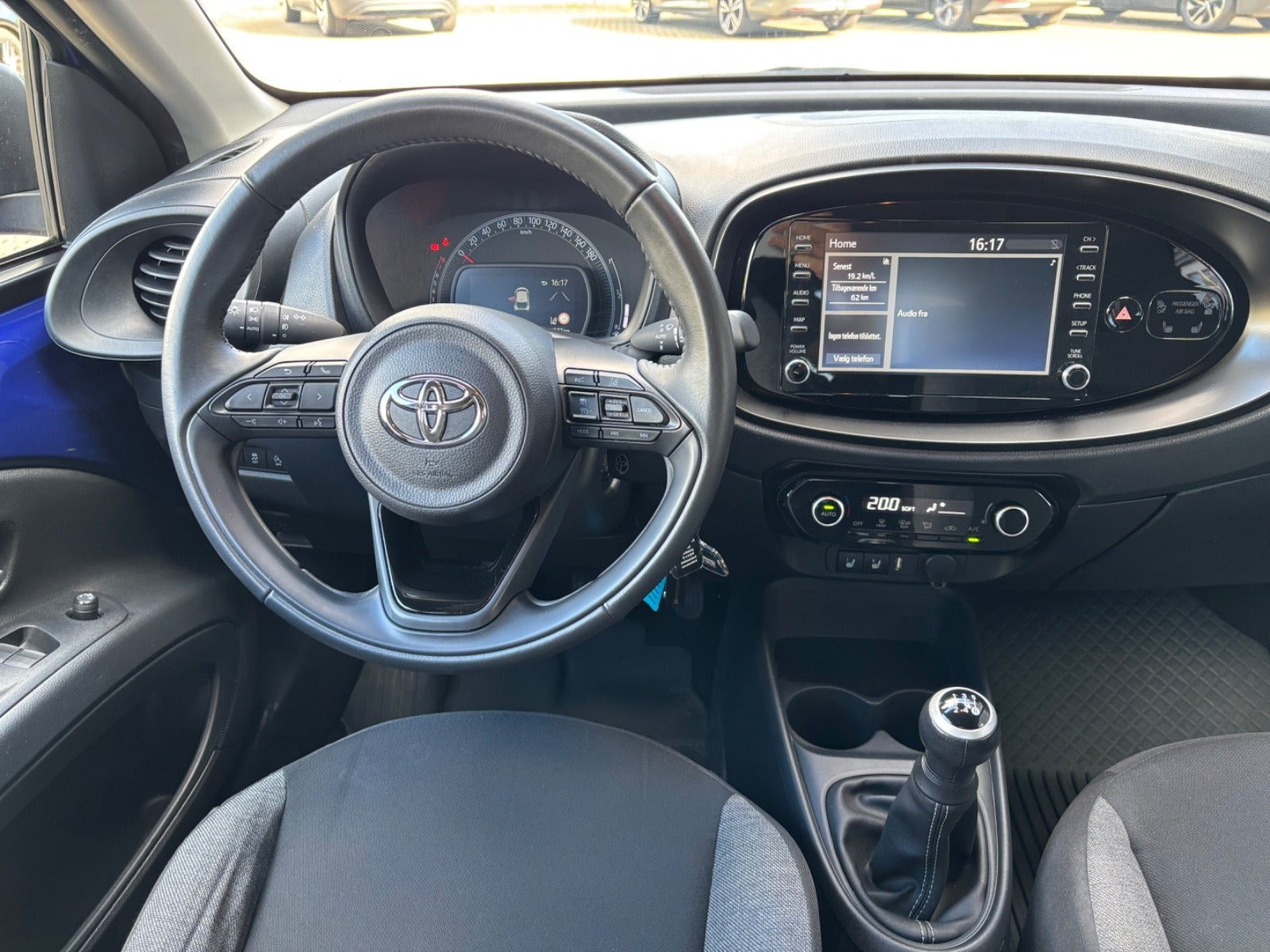 Blå Toyota Aygo X fra 2023