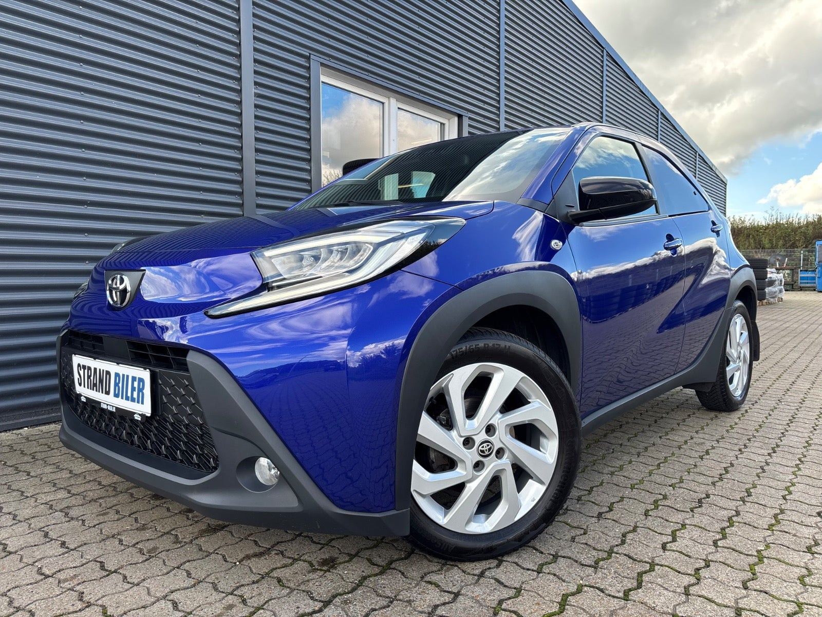 Blå Toyota Aygo X fra 2023