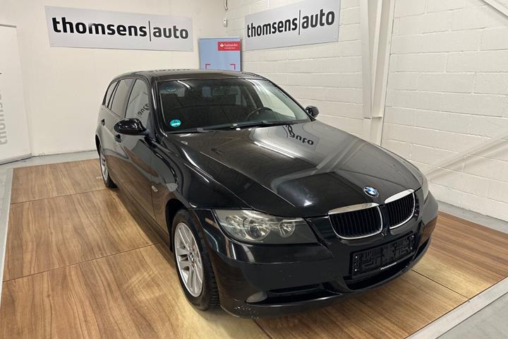 Sort BMW 318i fra 2007