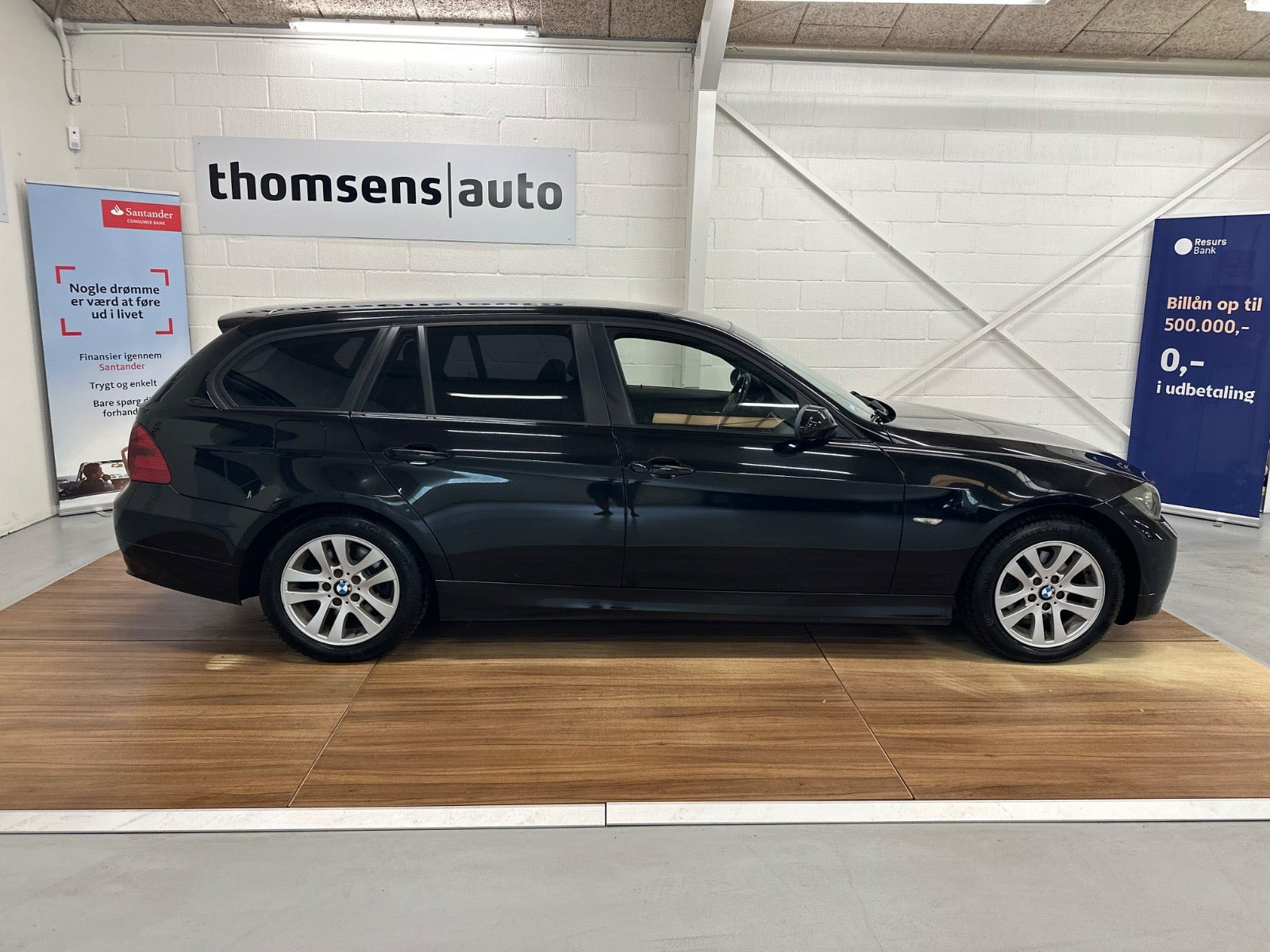 Sort BMW 318i fra 2007
