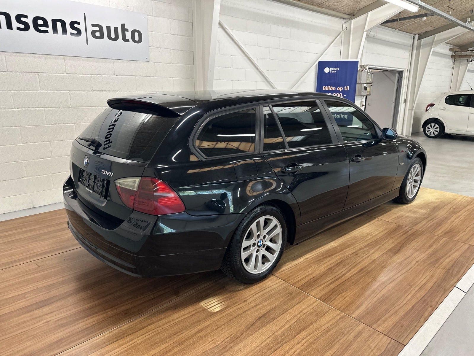 Sort BMW 318i fra 2007