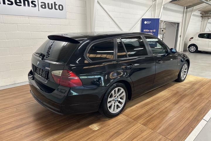 Sort BMW 318i fra 2007